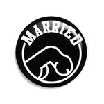 Junggesellenshirts.de Button Schwarz / 38mm JGA Button "Internationales Zeichen für Verheiratet"