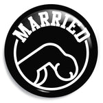 Junggesellenshirts.de Button Schwarz / 59mm JGA Button "Internationales Zeichen für Verheiratet"