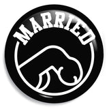 Junggesellenshirts.de Button Schwarz / 59mm JGA Button "Internationales Zeichen für Verheiratet"