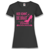 JGA Shirt Braut "Hier Kommt Die Braut" - Junggesellenshirts.de