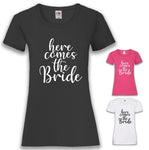 Junggesellenshirts.de Damenshirt JGA Shirt Braut "Here Comes The Bride"