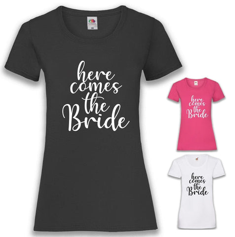 Junggesellenshirts.de Damenshirt JGA Shirt Braut "Here Comes The Bride"