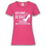 Junggesellenshirts.de Damenshirt XS / Fuchsia JGA Shirt Braut "Hier Kommt Die Braut"
