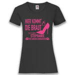 Junggesellenshirts.de Damenshirt XS / Schwarz JGA Shirt Braut "Hier Kommt Die Braut"