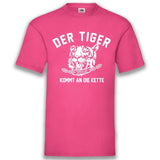 Junggesellenshirts.de Herrenshirt S / Fuchsia JGA Shirt "Der Tiger Kommt An Die Kette"