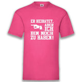 Junggesellenshirts.de Herrenshirt S / Fuchsia JGA Shirt Team "Er Heiratet, Aber Ich Bin Noch Zu Haben"
