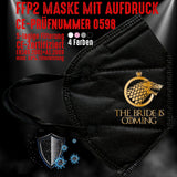 Junggesellenshirts.de Masken Schwarz FFP2 Maske "The Bride Is Coming" 4 Farben